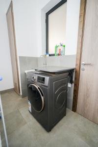 Riverbank One Bedrooms Apartment, Swimming pool, gym, workspace, DB Space Living