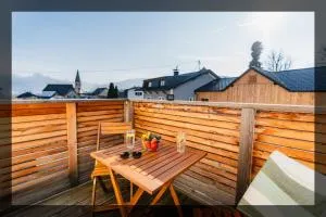 ArVia Living - Ferienwohnung in Altmünster, zentrale Lage, 7 Min Gehweg zum Traunsee, Balkon, Küche, gratis Parkplatz & WLAN - Eck