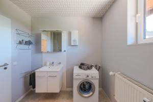 Harzträume 4 - Apartment mit zwei Schlafzimmern, WLAN, Parkplatz & Sitzplatz im Grünen I Busanbindung & Self Check-in