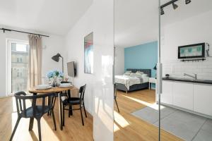 Klimatyczne i Nowoczesne Studio Very Berry w Poznaniu by Noclegi Renters