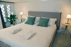 Spacious & Quiet Miracle in Trastevere