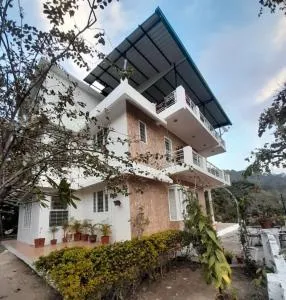 The Umri Lansdowne - Lansdowne