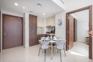 Stunning Burj View - Cozy 2BR - 5 min Dubai Mall