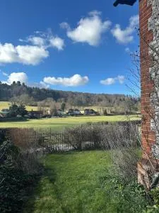 Charming Country Cottage with Lovely Views - Pishill