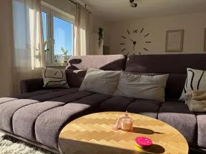 Ruhiges 100 qm Appartement Jolie I Losheim am See I Boxspringbetten I Balkon I WLAN l kostenlose Parkplätze - Wahlen