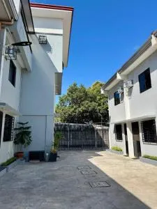 Sebastians Crib B - Dasmariñas