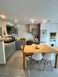 BEAUTOUR VERTOU 4 people Wi-Fi TV 1 parking space