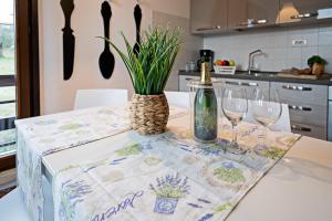 VILLA VALESANA - Regarda Travel