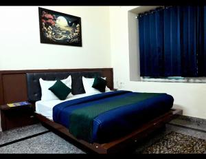 PLAY V3 HOTEL tapovan