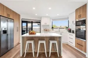 Paradise on Peninsula - Shoreham