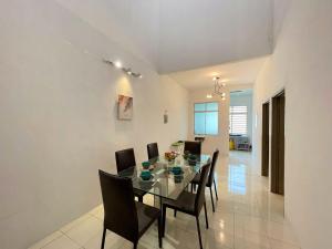 Jovial Single Storey Cozy Haus 9Pax