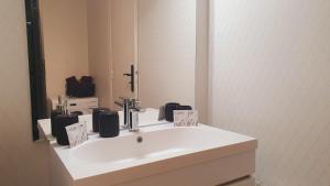 Le Petit Saint Clair accès direct Plages pour 2 Climatisation Wifi - ROSSIconciergerie - Linge inclus