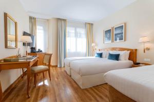 Triple Family Room room in Hotel Etats Unis Opera