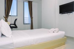 Cozy Studio with Single Bed at Evenciio Margonda Apartment By Travelio