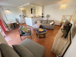 Appartements Au coeur du port de Saint-Mandrier, piscine, tennis, charme et confort : photos des chambres