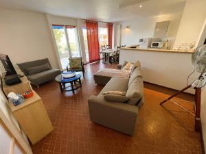 Appartements Au coeur du port de Saint-Mandrier, piscine, tennis, charme et confort : photos des chambres