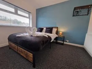 3 Bedroom Urban Retreat Near Bike Park Wales & Town Centre - Abercanaid