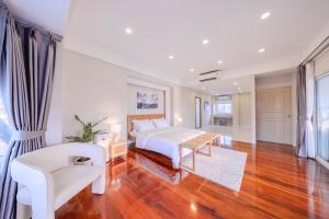 beachfront holiday home, private beach, front-line sea view villa