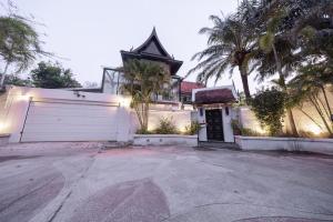 beachfront holiday home, private beach, front-line sea view villa