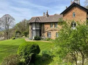 The Grove five bedroom country victorian mansion - 灵顿