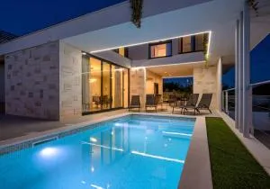 Luxury Villa - RoMa 2 - NEW ,with private pool - Bajnice