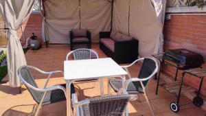 Cozy detached apartment with pool