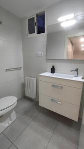 Cozy detached apartment with pool