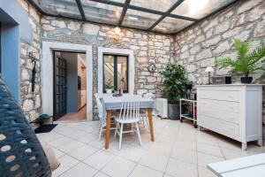 Atrium Town House