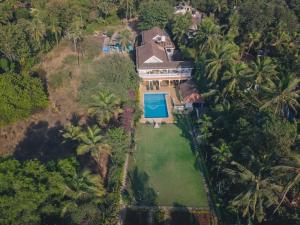 Beachfront mansion with pool