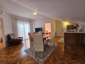 VISNJA NV 5 - Apartment for 5 persons, balcony with sea view