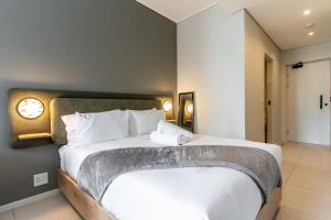 The Rose 204: Studio Apartment with Rooftop Pool