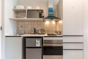 The Rose 204: Studio Apartment with Rooftop Pool