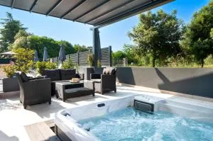 Apartments with private jacuzzi Garbin 1 and Garbin 2 - Spanidiga