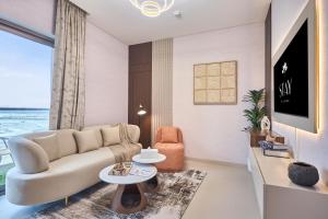 STAY BY LATINEM Luxury 1BR Holiday Home CVR A704 near Downtown