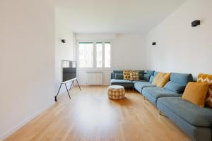 GuestHost - Bright and Modern Apt Milan