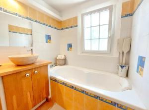 Villas L-Evasion Mediterraneenne - Villa Piscine, Proxi Plage & Commerces : photos des chambres