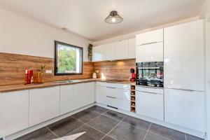 la villa iodée, le confort d une maison neuve équipée d une piscine intérieure chauffée toute l année, très proche des plus belles plages