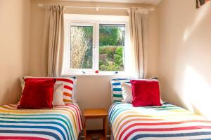Honeysuckle Cottage - Your Seaside Escape in Beer