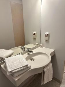 Hotels Fasthotel Laval : photos des chambres