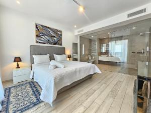 Stylish luxe house with gardens in la Marsa
