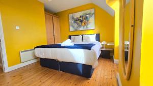 Galway City Dockland Apartment, 2 bed, 2 bath with parking