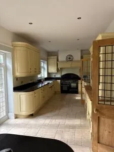 5 bedroom Dorset holiday home near the coast - Corfe Mullen
