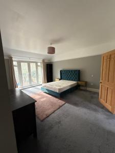 5 bedroom Dorset holiday home near the coast