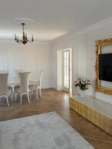 THE SUN BUILDING SUITEs - Cârcea