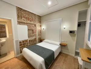 Small Interior Double Room room in Hostal Madrid