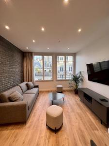 Spacious newly renovated loft with AC