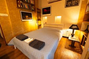 Cosy Artistic Apartment in Andheri H