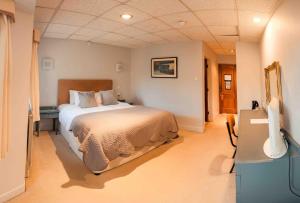Riverside Double room in The Bridge