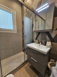 OLYMPIC Perfect Base to Explore Athens, Central Penthouse near metro and train