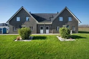 Komfortables Ferienhaus Allee - Neeberg